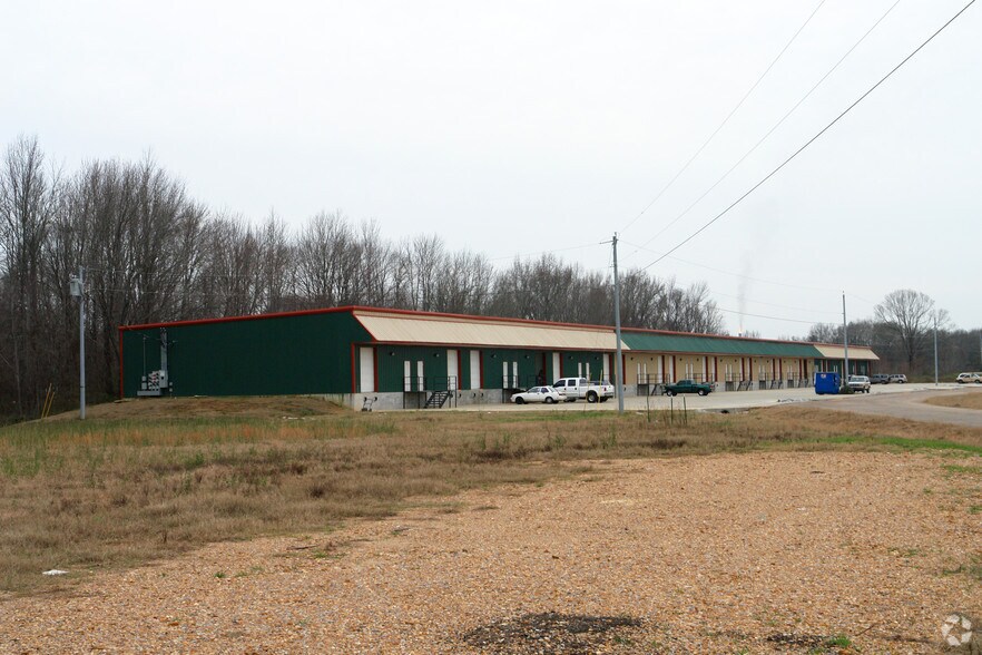 More Photos Of 644 Church Rd, Madison Warehouse For Lease