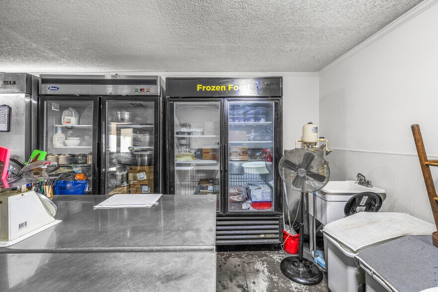 More Photos Of 697 W Cherry St, Jesup Restaurant For Sale