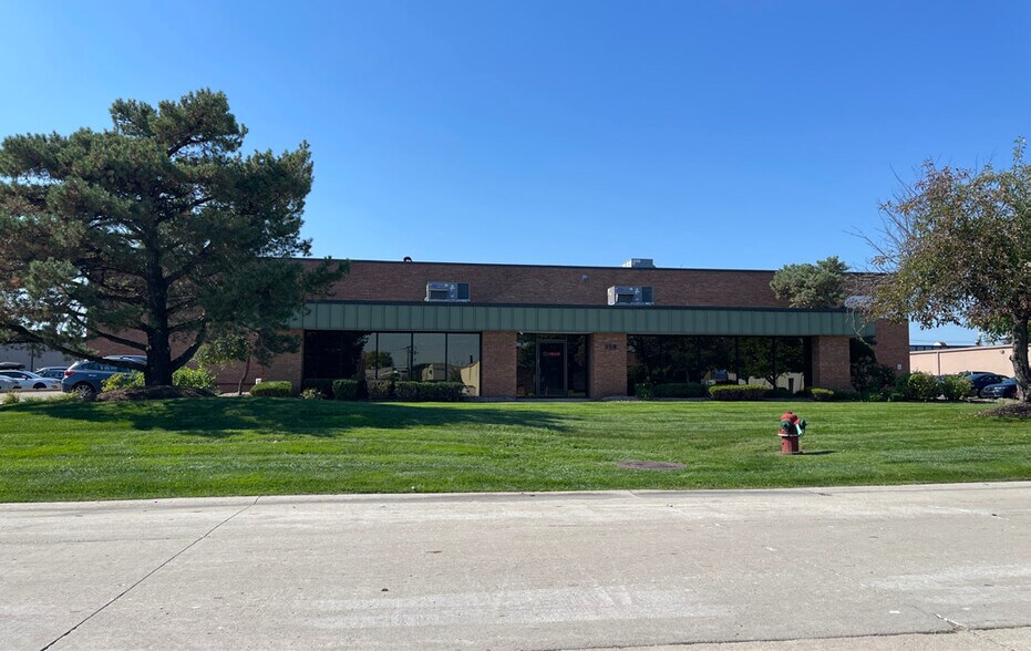 Primary Photo Of 359 Robbins Dr, Troy Warehouse For Lease