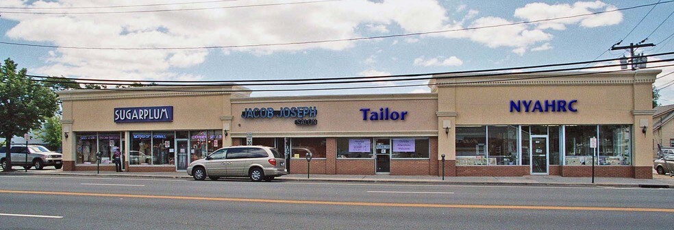 More Photos Of 176-182 Merrick Rd, Lynbrook Storefront Retail Residential For Lease