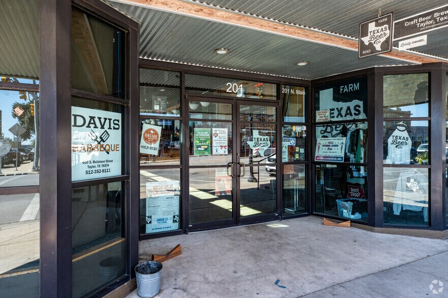 More Photos Of 201 N Main St, Taylor Storefront Retail Office For Sale