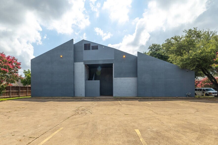 More Photos Of 2401 Garden Park Ct, Arlington Office Residential For Lease