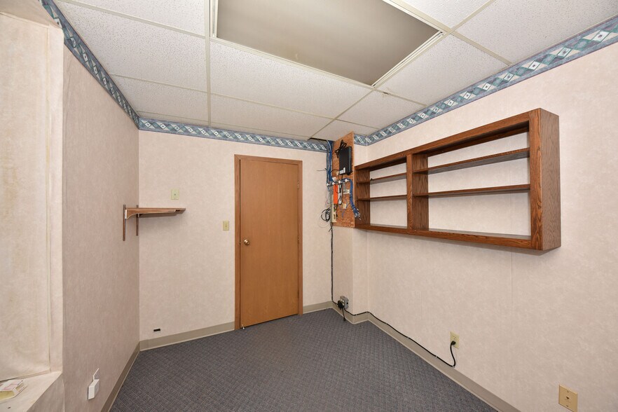 More Photos Of 7400 W Brown Deer Rd, Milwaukee Office For Sale