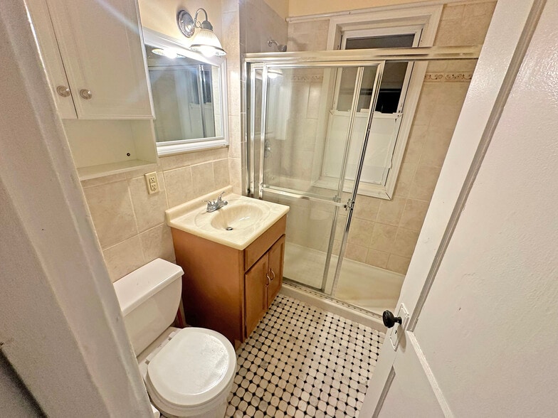 More Photos Of 1526-1528 Broad St, Hartford Apartments For Sale