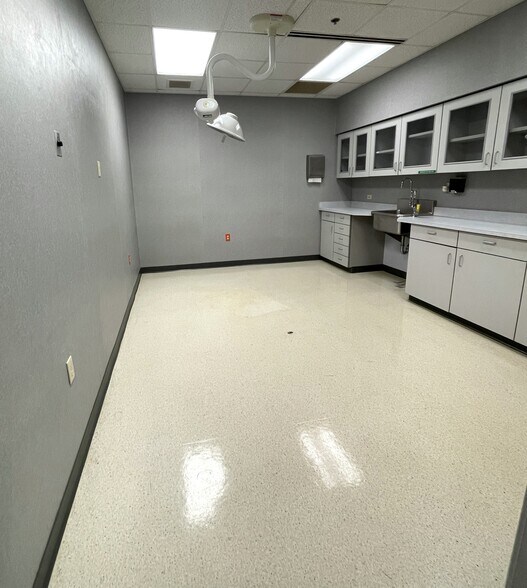 More Photos Of 3600 SW Capital Ave, Battle Creek Medical For Lease