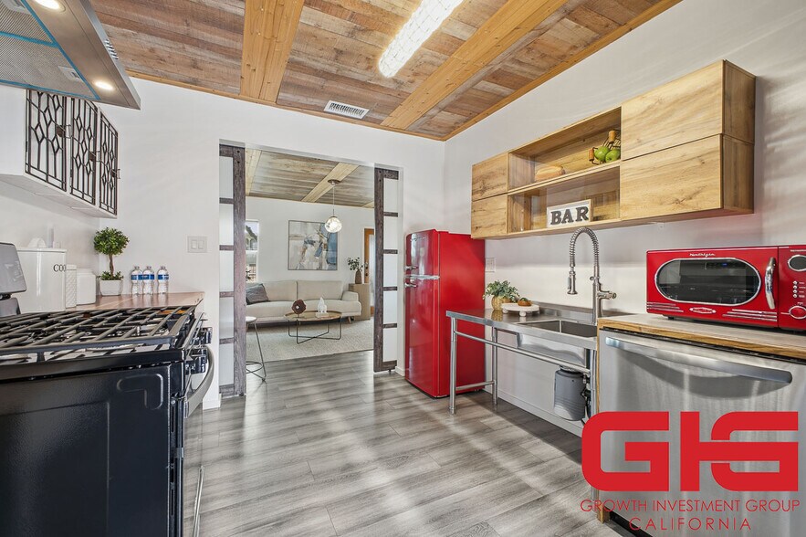 More Photos Of 261 N Oak Ave, Pasadena Multifamily For Sale