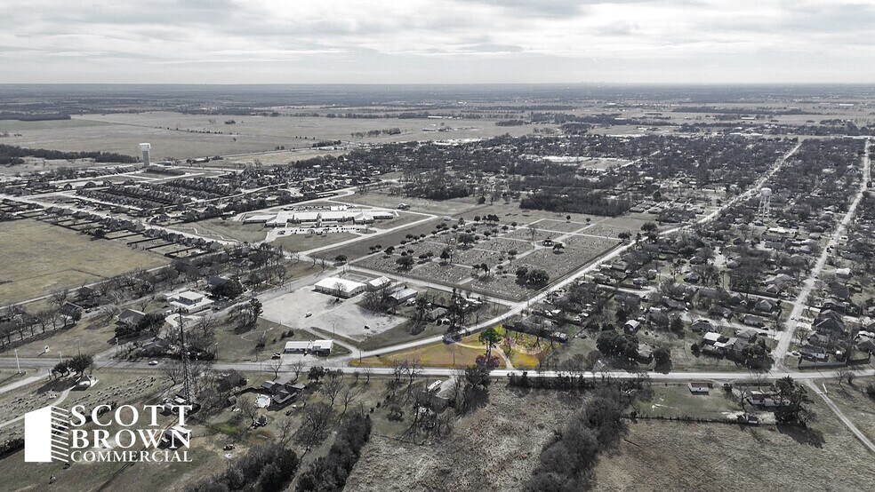 More Photos Of 929 N Washington St, Pilot Point Land For Sale