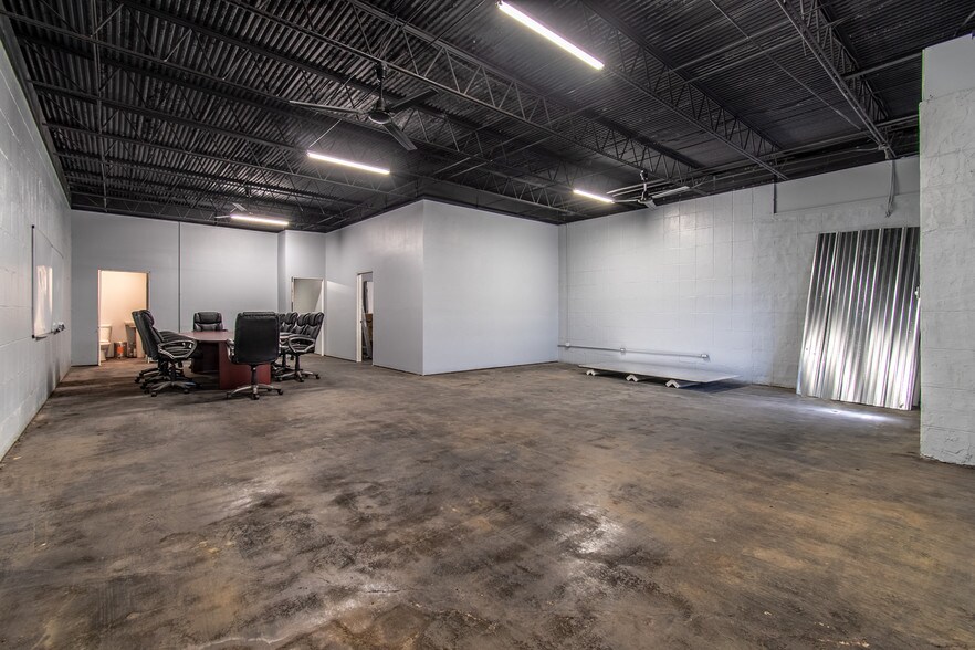 More Photos Of 620 S Staples St, Corpus Christi Auto Dealership For Sale