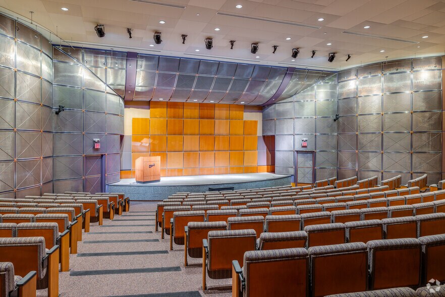 More Photos Of 101 E 2nd St, Tulsa Office For Lease