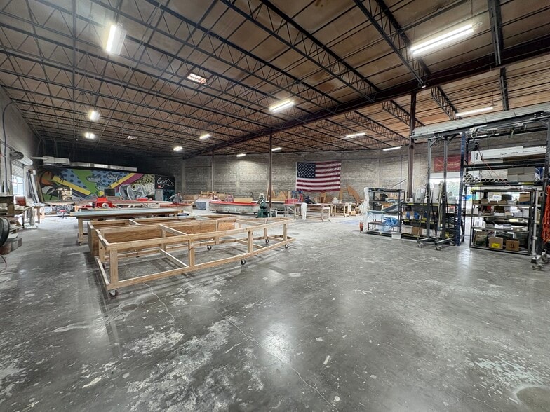 More Photos Of 3250 44th Ave N, Saint Petersburg Manufacturing For Lease