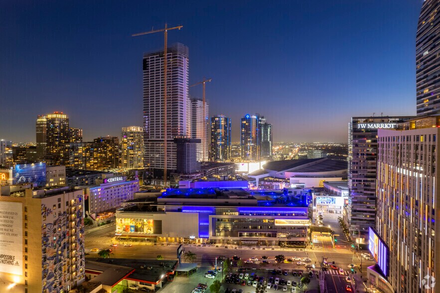 More Photos Of 800 W Olympic Blvd, Los Angeles Bar For Lease