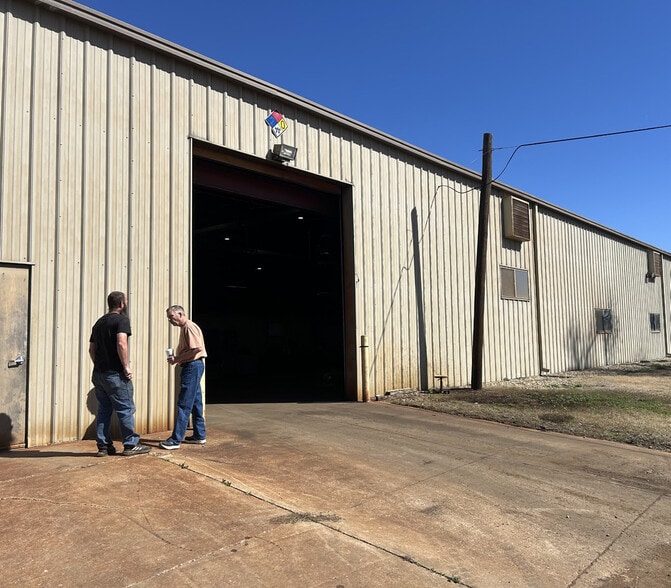 More Photos Of 5844 N Broadway Ave, Park City Industrial For Sale