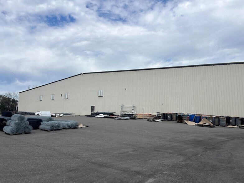More Photos Of 271 Southridge Industrial Dr, Tavares Warehouse For Lease