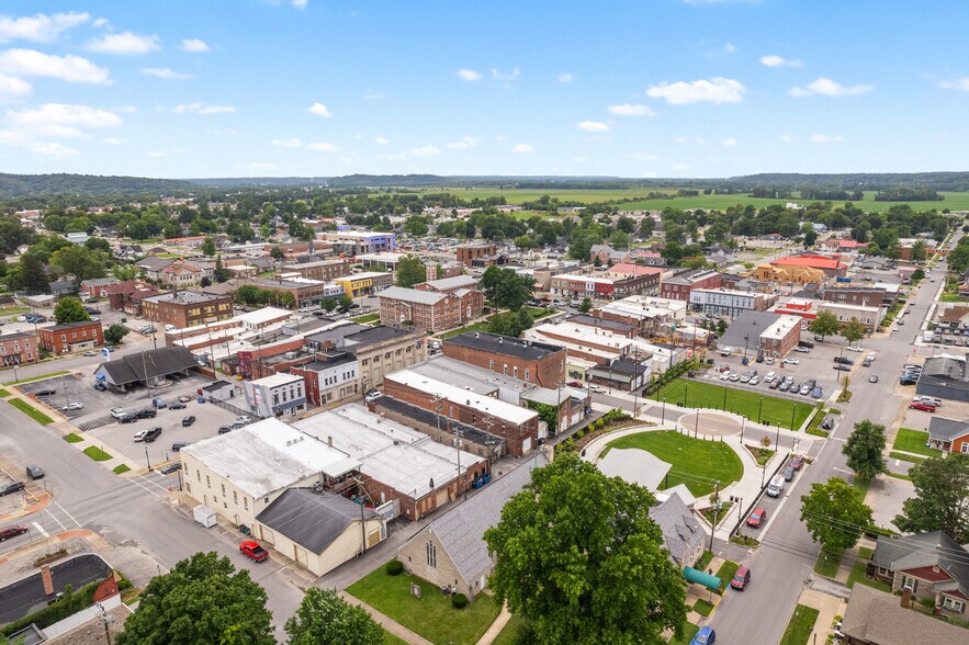 More Photos Of 160 E Morgan St, Martinsville Showroom For Sale