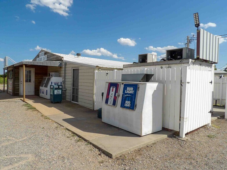 More Photos Of 245971 E Country Rd, Canton Service Station For Sale