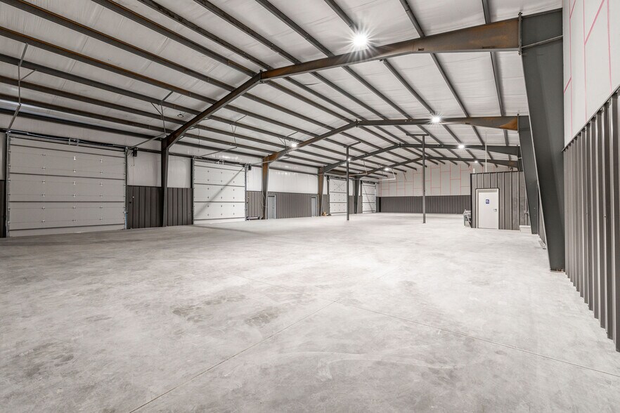 More Photos Of 116 NE 37th St, Oklahoma City Warehouse For Lease