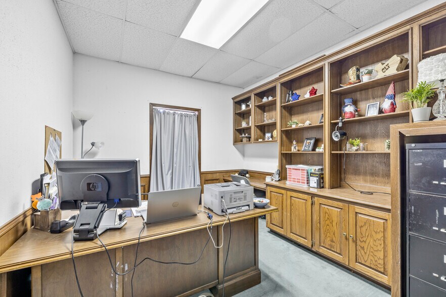 More Photos Of 189 N 1st St, Timpson Warehouse For Sale