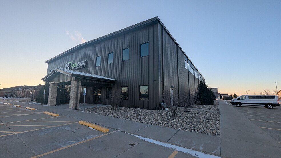 More Photos Of 4113 E Oakland Ave, Bloomington Industrial For Sale