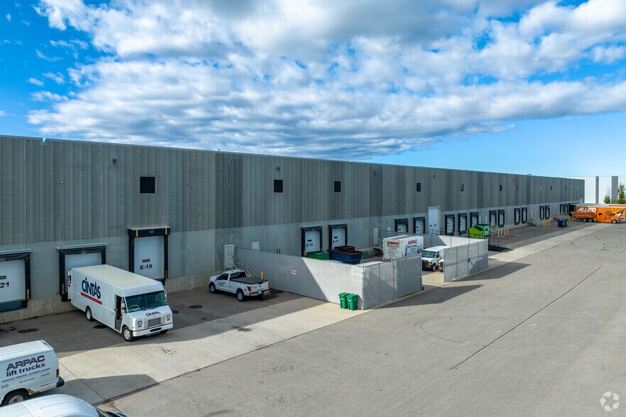 More Photos Of 6000 72nd Ave SE, Calgary Warehouse For Lease