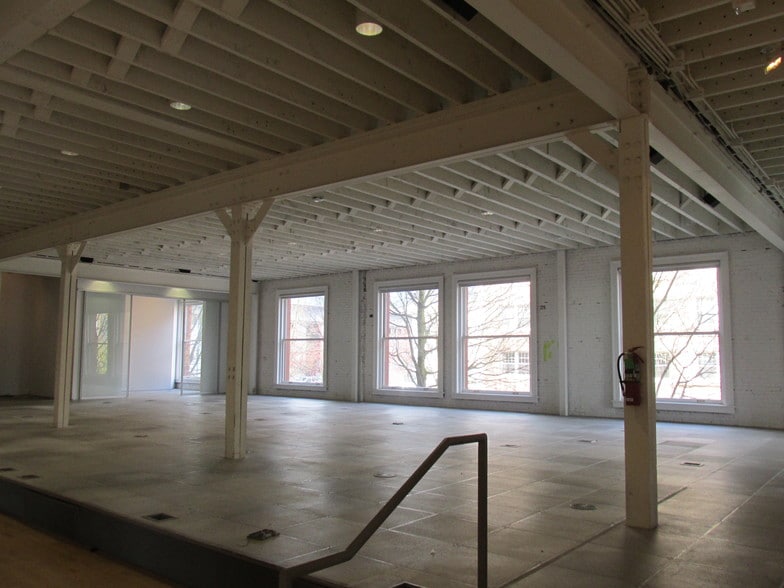 More Photos Of 1532 SW Morrison St, Portland Office For Sale