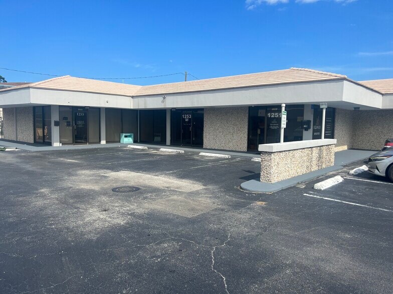 More Photos Of 1249-1263 10th St, Lake Park Storefront For Lease