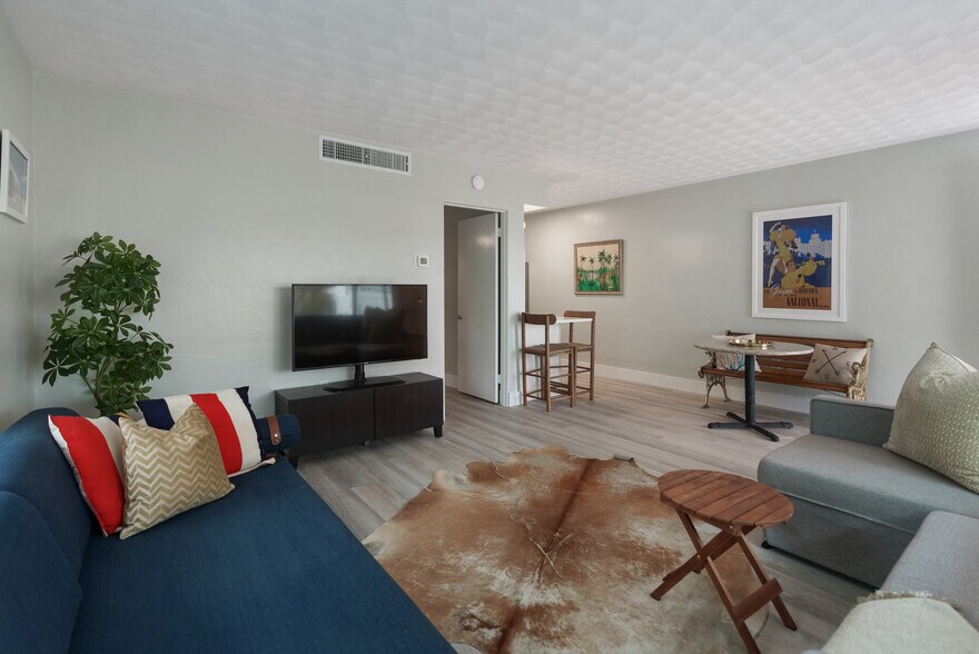 More Photos Of 974 Tennessee Ln, Sarasota Apartments For Sale