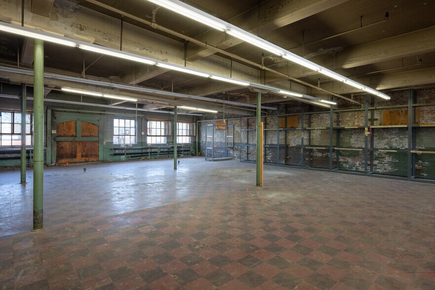 More Photos Of 40 Lake St, Somerville Light Manufacturing For Sale