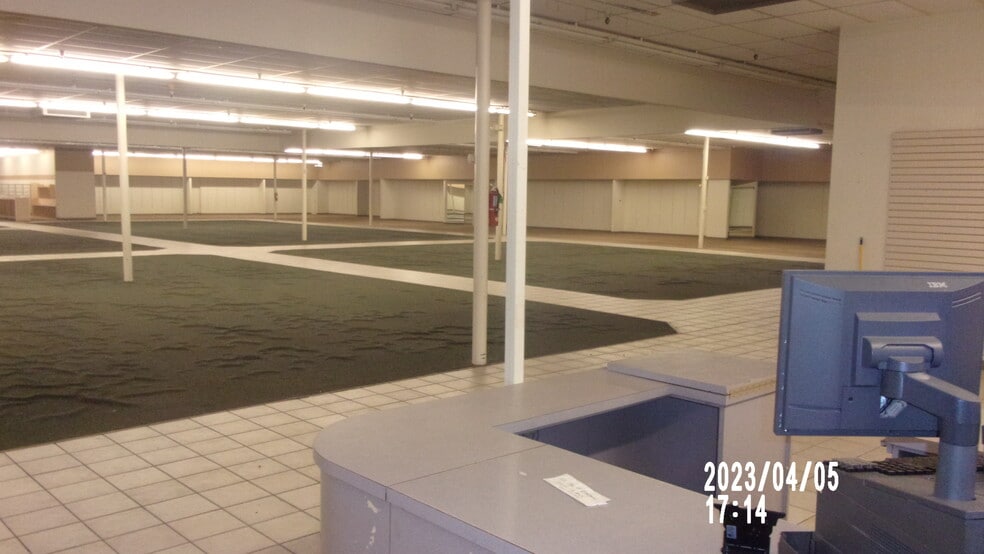 More Photos Of 1656 Martin Luther King Blvd N, Greenville Department Store For Sale