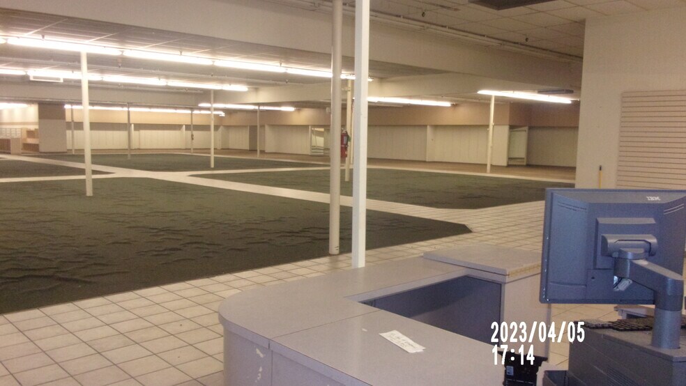 More Photos Of 1656 Martin Luther King Jr Blvd, Greenville Department Store For Lease