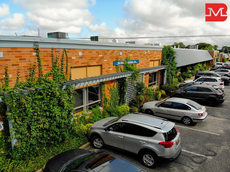 More Photos Of 95 Hoffman Ln, Islandia Warehouse For Lease