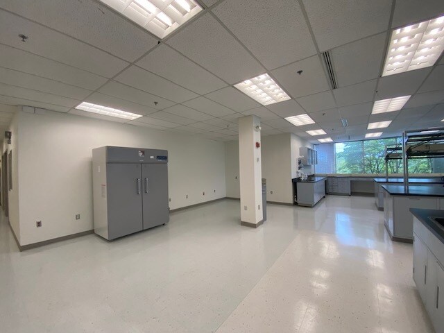 More Photos Of 910 Clopper Rd, Gaithersburg Research And Development For Lease