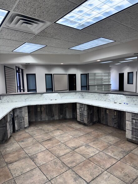 More Photos Of 4809 W Loop 289, Lubbock Warehouse For Lease