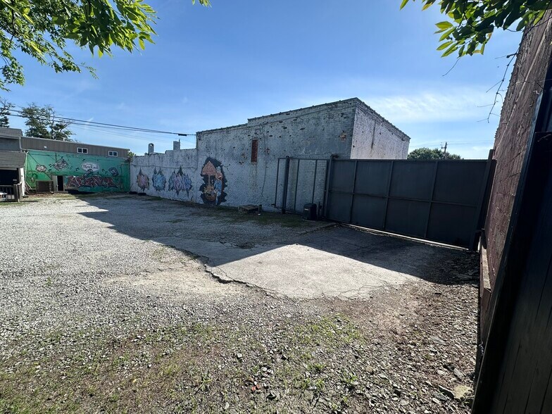 More Photos Of 824 Ralph David Abernathy Blvd, Atlanta Storefront For Lease