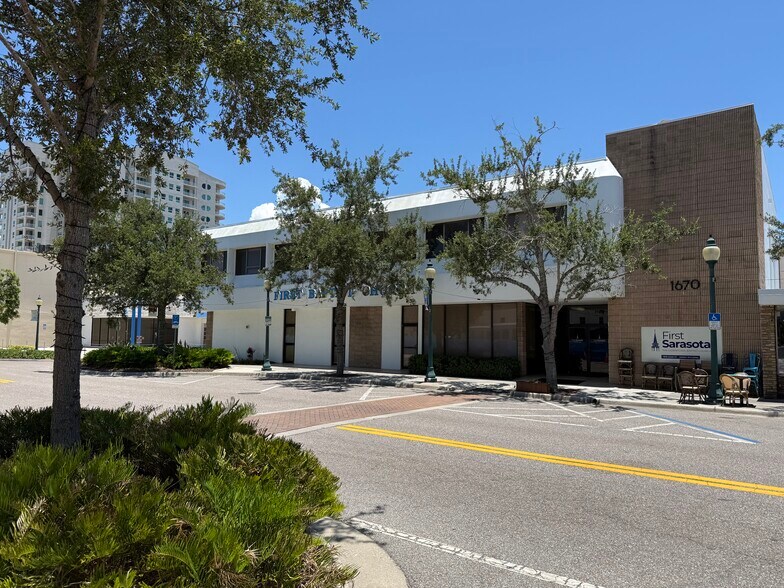 More Photos Of 1670 Main St, Sarasota Office For Sale