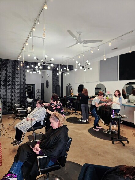 More Photos Of 3726-3728 N Lincoln Ave, Chicago General Retail For Sale