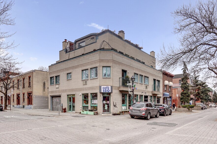 Primary Photo Of 251-255 Av Duluth E, Montréal Storefront Retail Residential For Sale