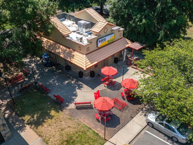 More Photos Of 17029 Kenton Dr, Cornelius Fast Food For Sale