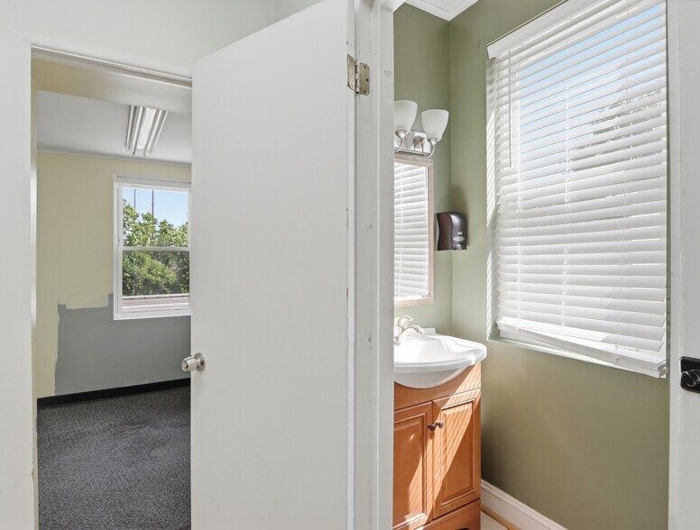More Photos Of 4405 Leeds Ave, Baltimore Office Residential For Sale