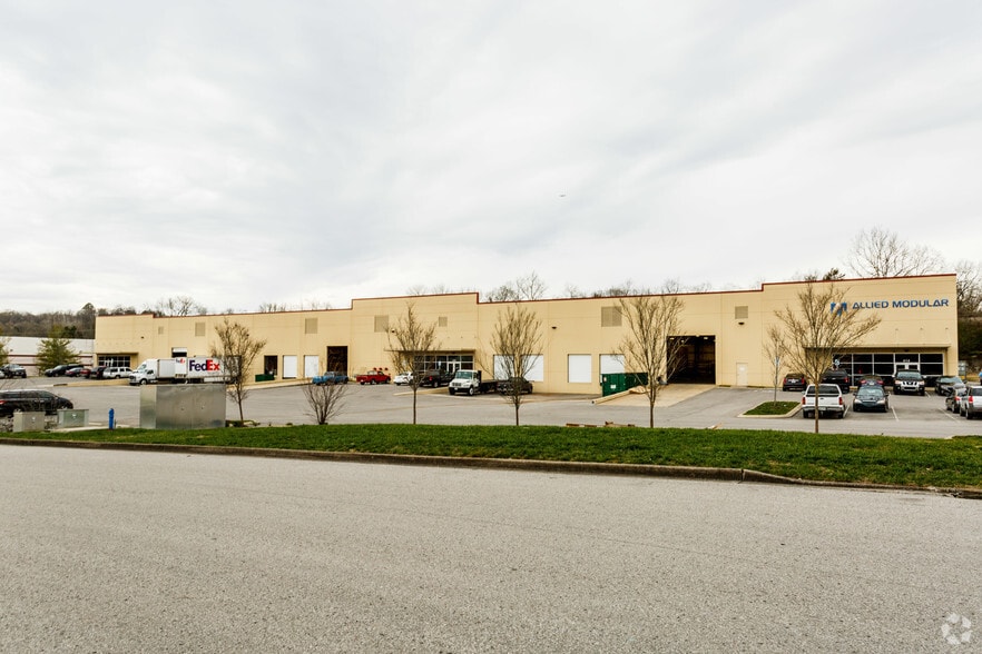 More Photos Of 408 Oak Bluff Ln, Goodlettsville Distribution For Lease