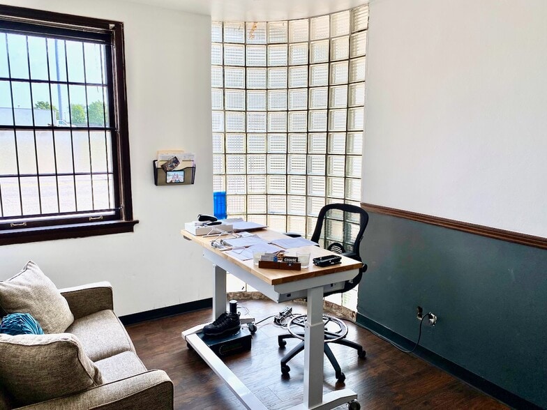 More Photos Of 2120 Washington Ave, Saint Louis Service For Lease