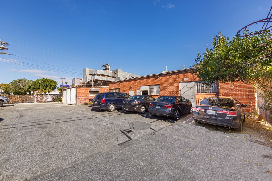 More Photos Of 2435 Military Ave, Los Angeles Office For Lease