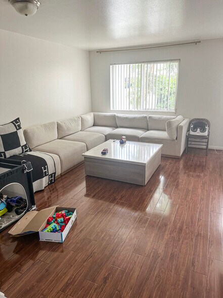 More Photos Of 13430 Victory Blvd, Van Nuys Apartments For Sale