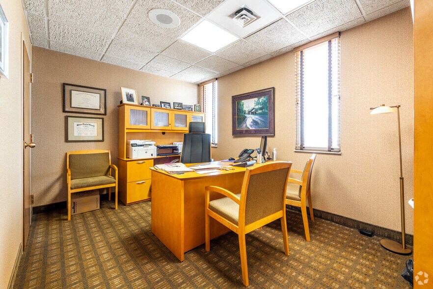 More Photos Of 5 Severance Cir, Cleveland Heights Medical For Lease