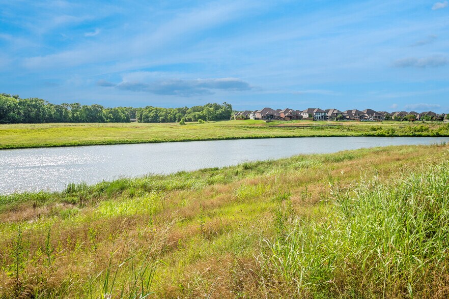 More Photos Of 2001 Auburn Hills Pky, McKinney Medical For Sale