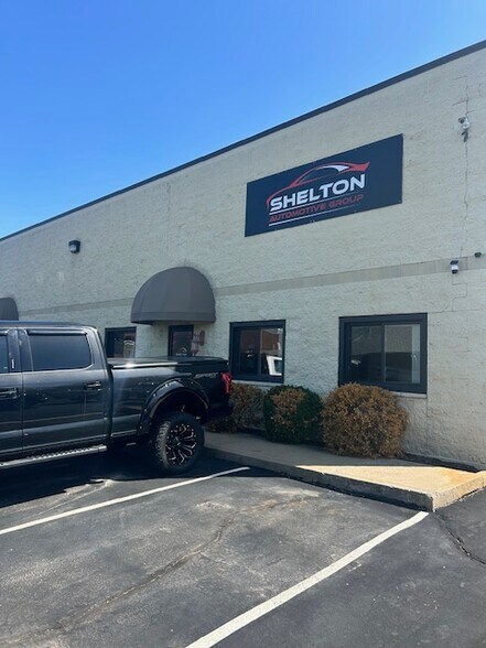 More Photos Of 4135-4139 Twill Valley Ct, Saint Peters Warehouse For Lease