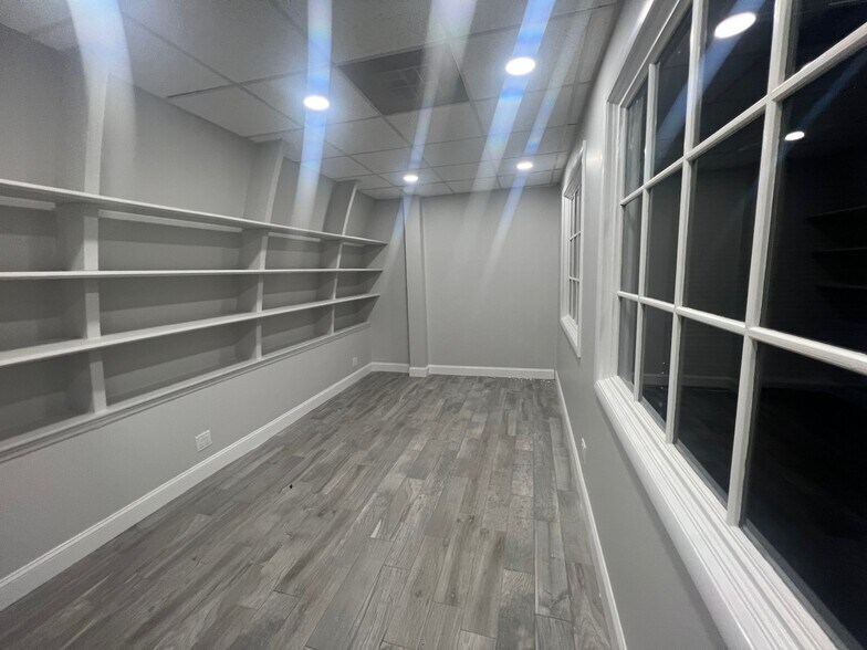 More Photos Of 2070 Scott Ave, West Palm Beach Research And Development For Sale