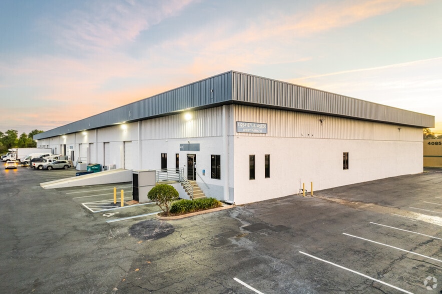 More Photos Of 3320 Vineland Rd, Orlando Unknown For Lease