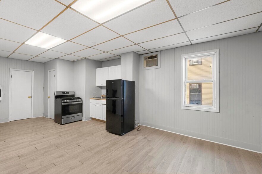 More Photos Of 74 Holmes Ave, Waterbury Storefront Retail Residential For Sale