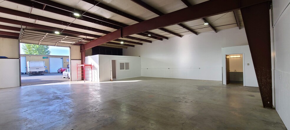 Primary Photo Of 3399 Hawthorne Ave NE, Salem Warehouse For Lease