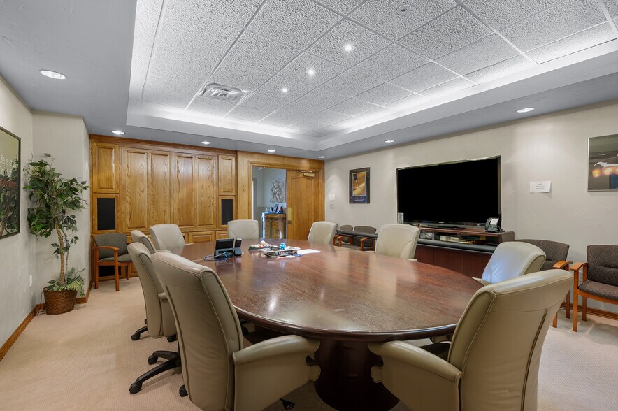 More Photos Of 531 W Main St, Denison Office For Sale